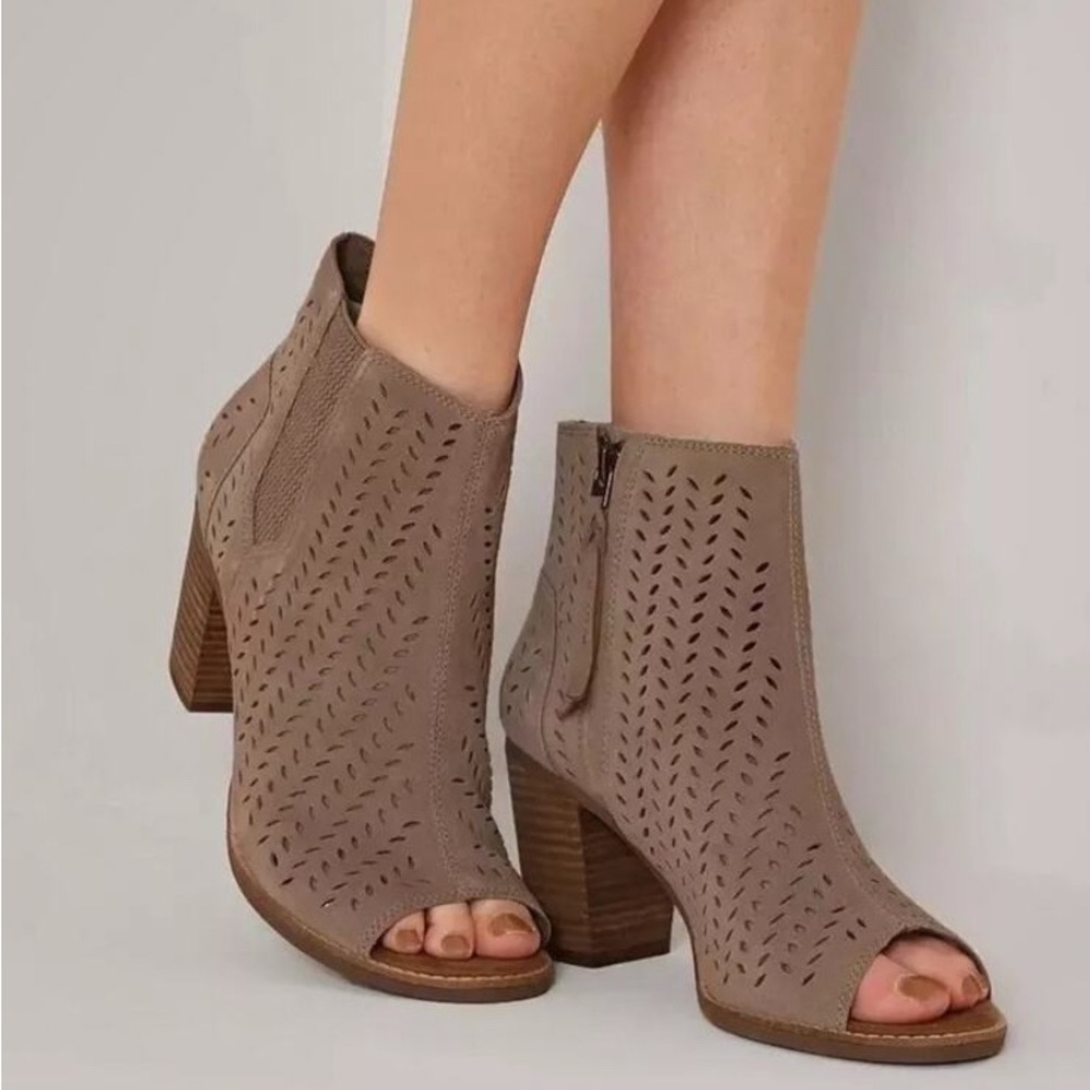 Toms Desert Perforated Taupe Peep Toe Ankle Booties size 9